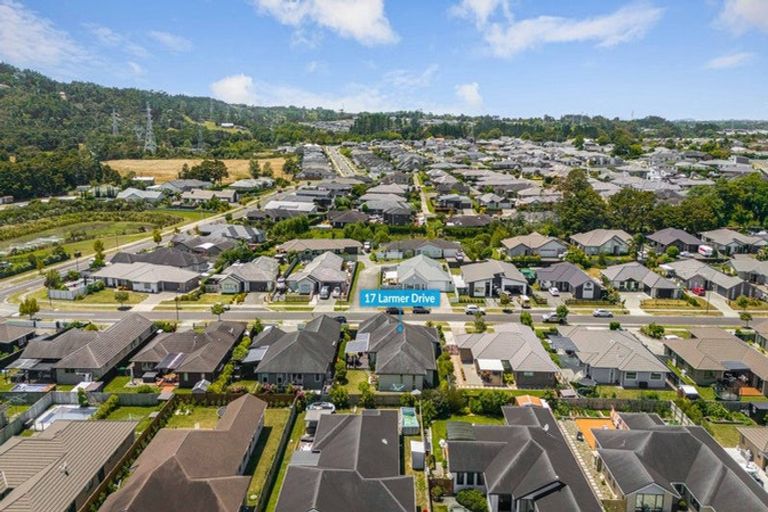 Photo of property in 17 Larmer Drive, Kumeu, 0810
