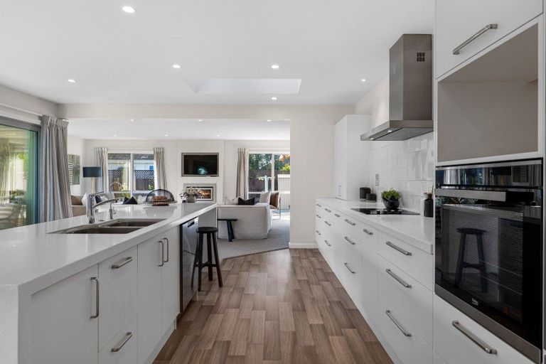 Photo of property in 100 Memorial Avenue, Ilam, Christchurch, 8053
