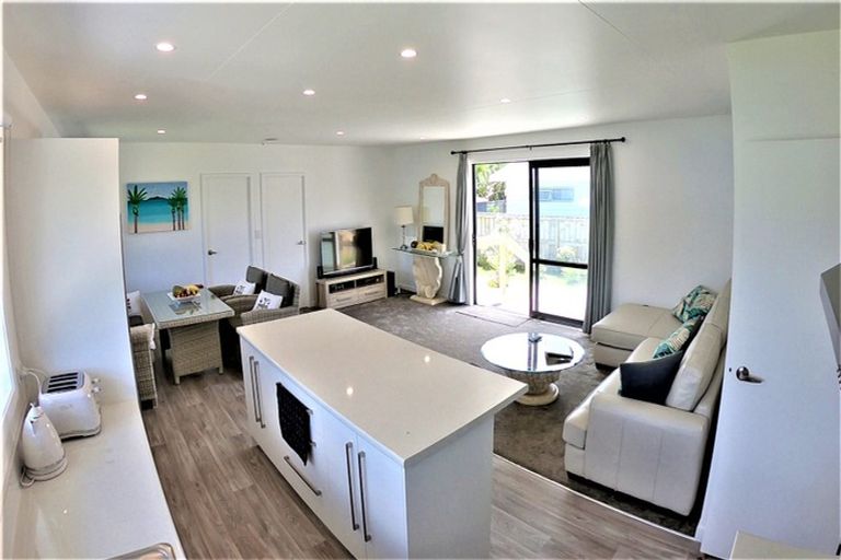 Photo of property in 9 Meenas Place, Cable Bay, 0420