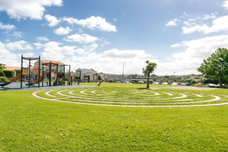 Photo of property in Tuscany Way, 15/3 Ambrico Place, New Lynn, Auckland, 0600