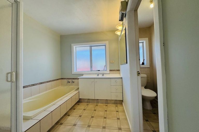 Photo of property in 10 Ambleside Drive, Burnside, Christchurch, 8053