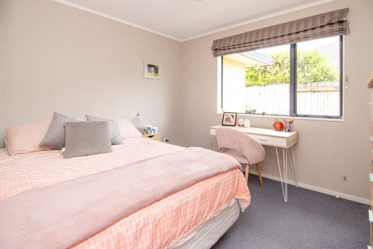 Photo of property in 12 Aspen Way, Kelvin Grove, Palmerston North, 4414