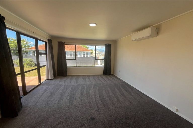 Photo of property in 15a Queenwood Road, Levin, 5510