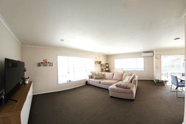 Photo of property in 93a Taylor Terrace, Tawa, Wellington, 5028