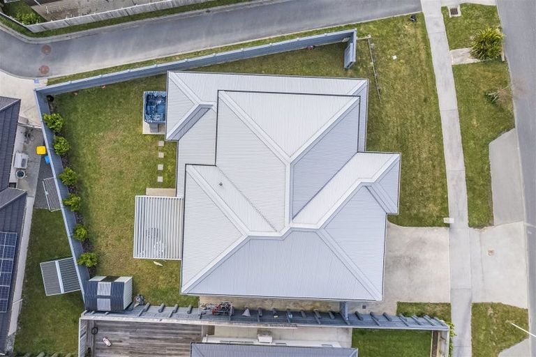 Photo of property in 16 Schooner Drive, Whitby, Porirua, 5024