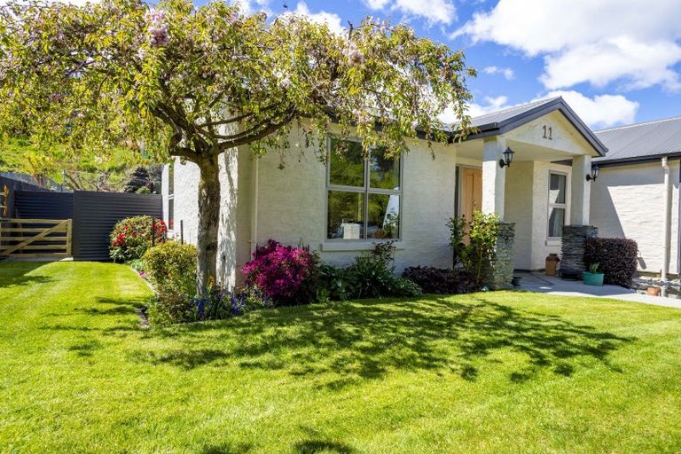 Photo of property in 11 Mcdonnell Road, Arrowtown, 9302