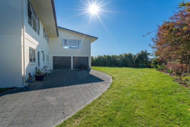 Photo of property in 22 Scenic Heights, Acacia Bay, Taupo, 3330
