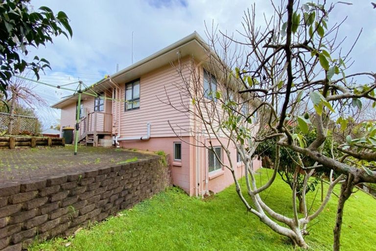Photo of property in 4 Alma Street, Te Atatu South, Auckland, 0610