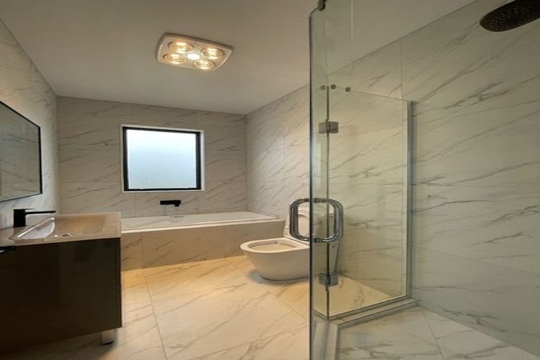 Photo of property in 7 Taiororua Avenue, Massey, Auckland, 0614