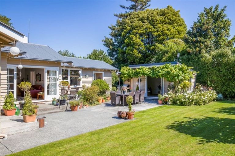 Photo of property in 35 Alpha Avenue, Strowan, Christchurch, 8052