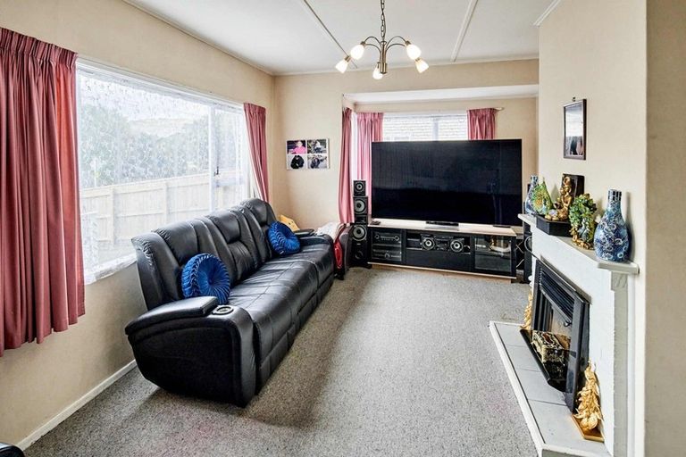 Photo of property in 68 Churton Crescent, Taita, Lower Hutt, 5011