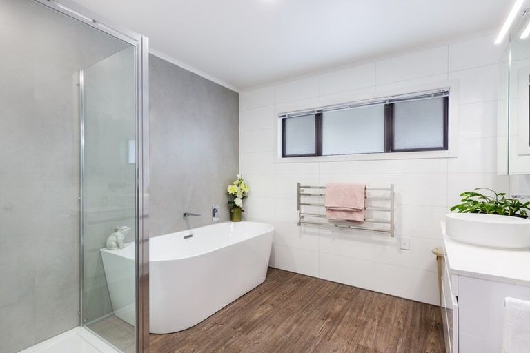 Photo of property in 4 Shera Street, Acacia Bay, Taupo, 3330