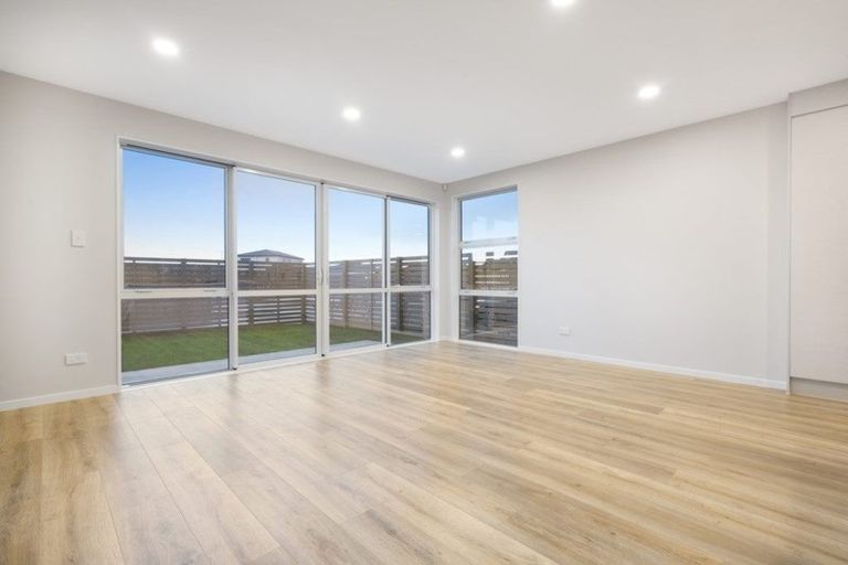 Photo of property in 56 Kauri Heart Avenue, Takanini, 2112