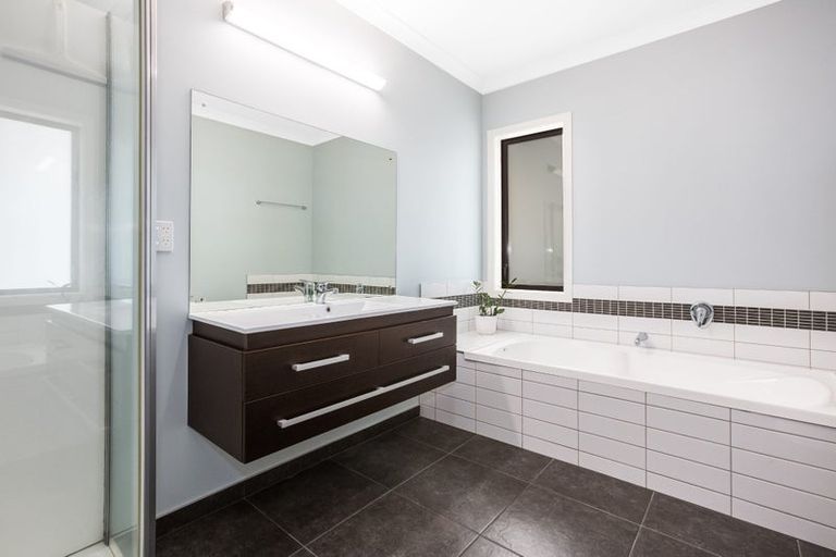 Photo of property in 102 Te Puia Drive, Aotea, Porirua, 5024