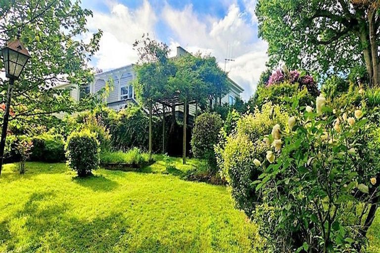 Photo of property in 16 Hunter Street, Dannevirke, 4930