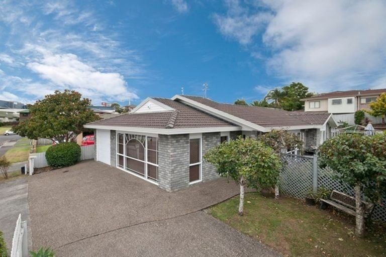 Photo of property in 22 Millstream Drive, Henderson, Auckland, 0610