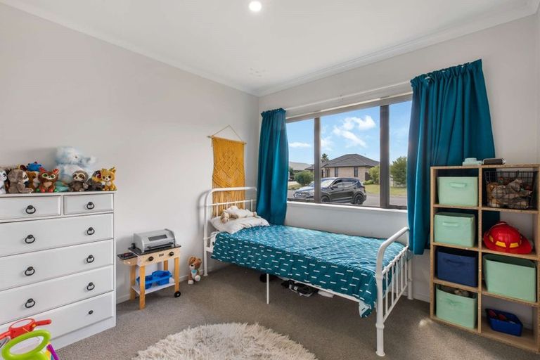 Photo of property in 31 Harbour Crest Drive, Waiuku, 2123