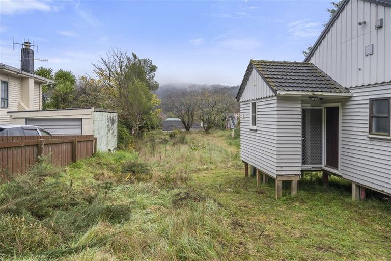 Photo of property in 10 Coast Road, Wainuiomata, Lower Hutt, 5014