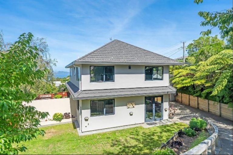 Photo of property in 21 Poto Road, Normandale, Lower Hutt, 5010