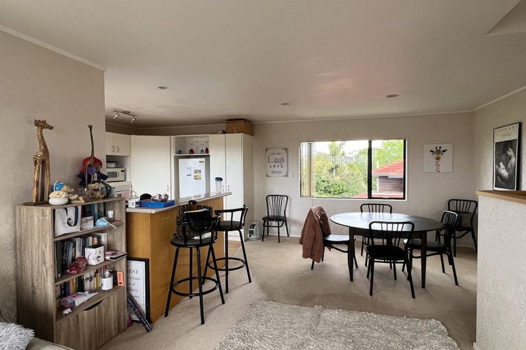 Photo of property in 1/994 Beach Road, Torbay, Auckland, 0630