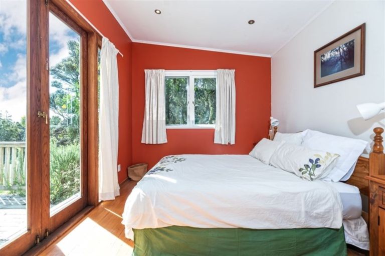 Photo of property in 136 Piha Road, Piha, New Lynn, 0772