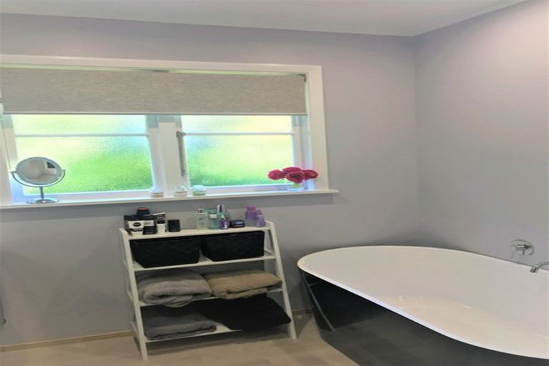 Photo of property in 402 South Road, Hawera, 4674