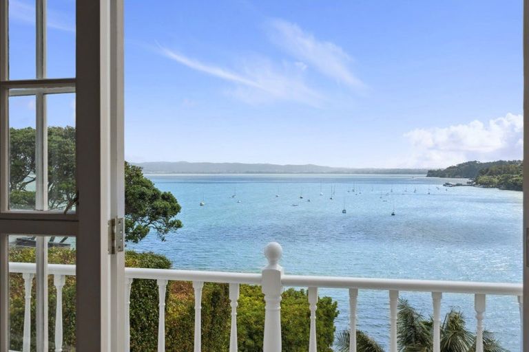 Photo of property in 56 Queen Street, Northcote Point, Auckland, 0627