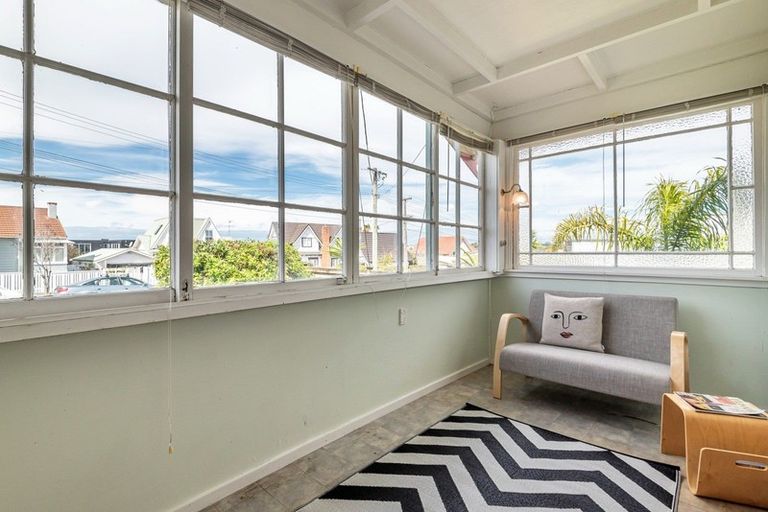 Photo of property in 9 Merani Street, Narrow Neck, Auckland, 0622