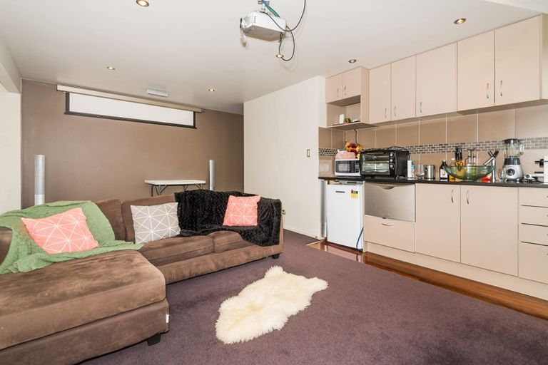 Photo of property in 34 Kiteroa Terrace, Rothesay Bay, Auckland, 0630