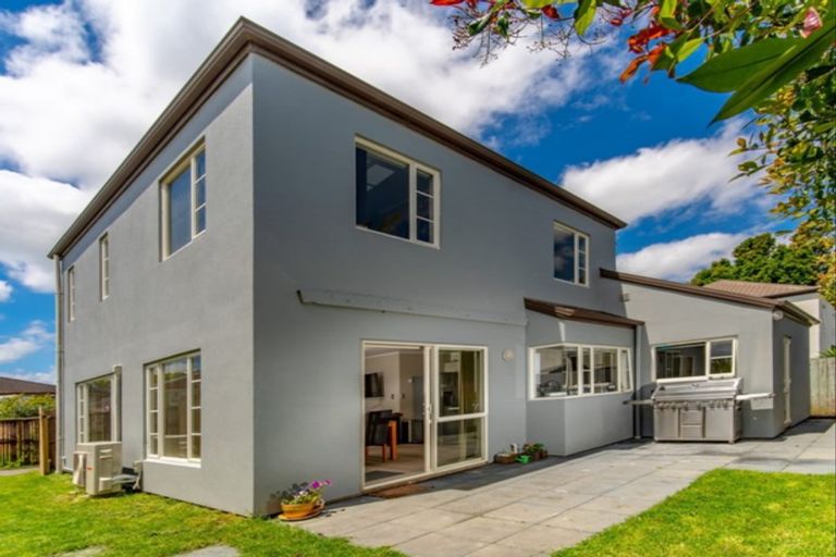 Photo of property in 6 Waikaremoana Place, Pakuranga Heights, Auckland, 2010