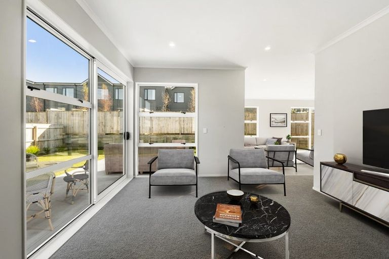 Photo of property in 11 Owen Chapman Drive, Red Beach, 0932