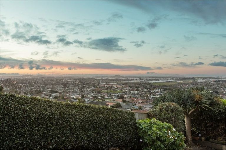 Photo of property in 132 Redoubt Road, Goodwood Heights, Auckland, 2105