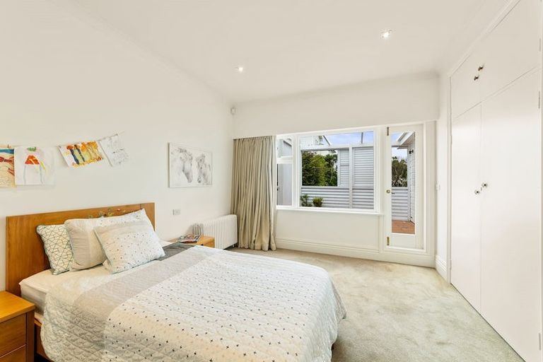 Photo of property in 8 Central Terrace, Kelburn, Wellington, 6012