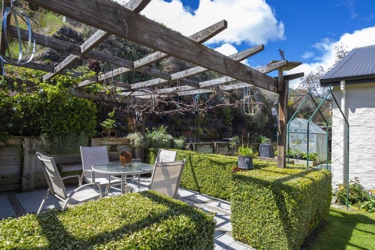 Photo of property in 11 Mcdonnell Road, Arrowtown, 9302