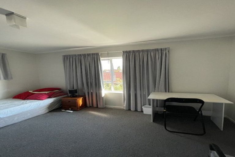 Photo of property in 1/212 Te Atatu Road, Te Atatu South, Auckland, 0610