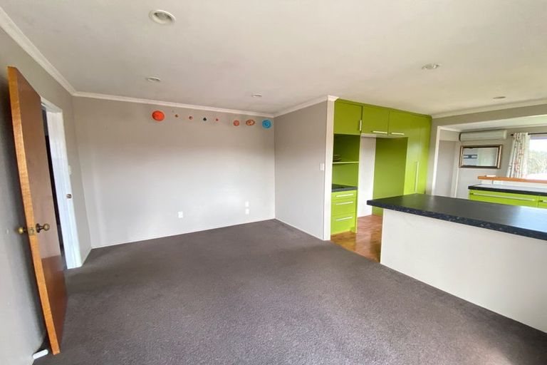 Photo of property in 6 Riesling Place, Henderson, Auckland, 0612
