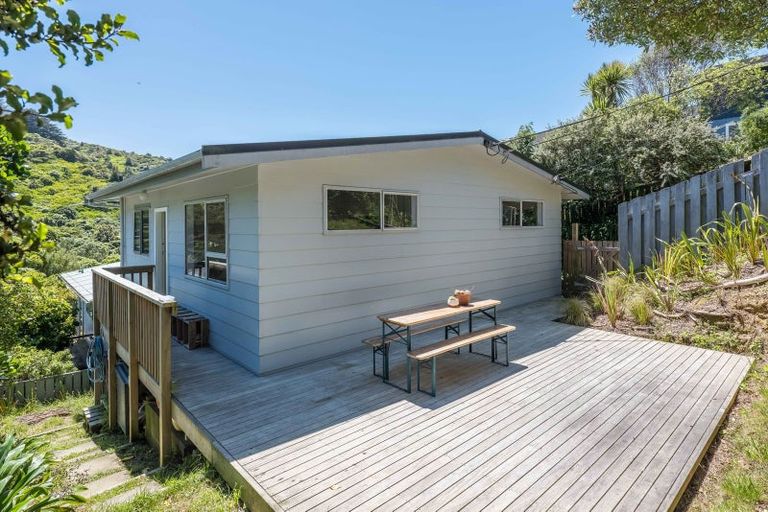 Photo of property in 1/20 Doris Gordon Crescent, Crofton Downs, Wellington, 6035