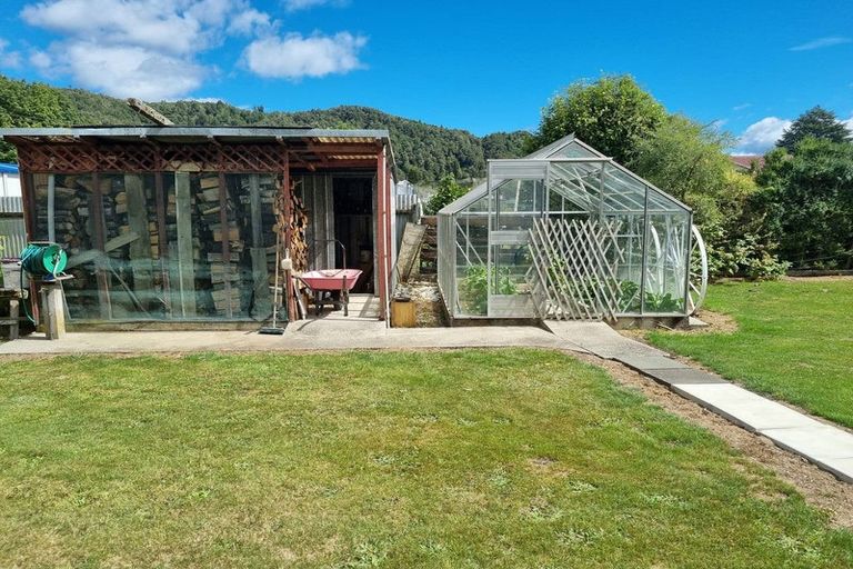 Photo of property in 6 Hampden Street, Murchison, 7007