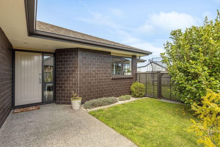 Photo of property in 18 Pearson Place, Paraparaumu, 5032
