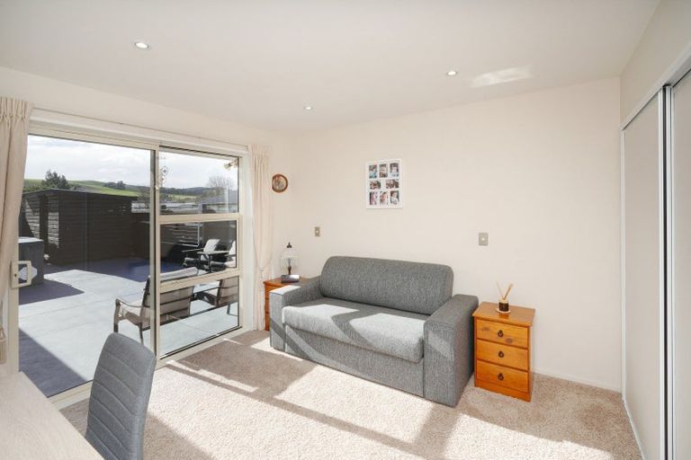 Photo of property in 2/4 Wineberry Avenue, Amberley, 7410