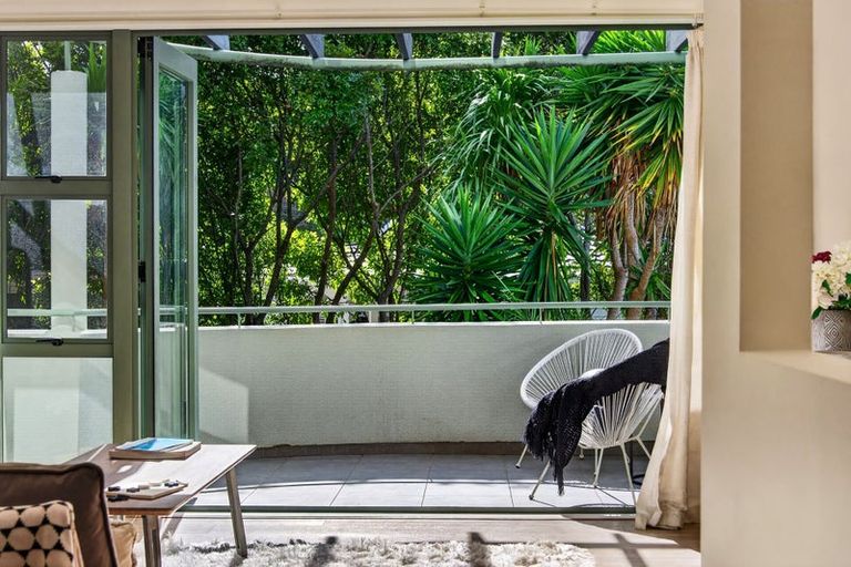 Photo of property in 5/1 Hillcrest Avenue, Hillcrest, Auckland, 0627