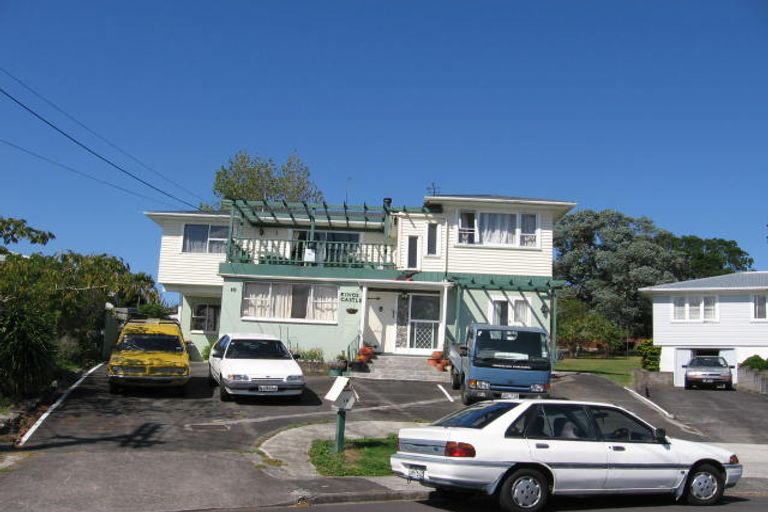 Photo of property in 10 Springside Place, New Lynn, Auckland, 0600
