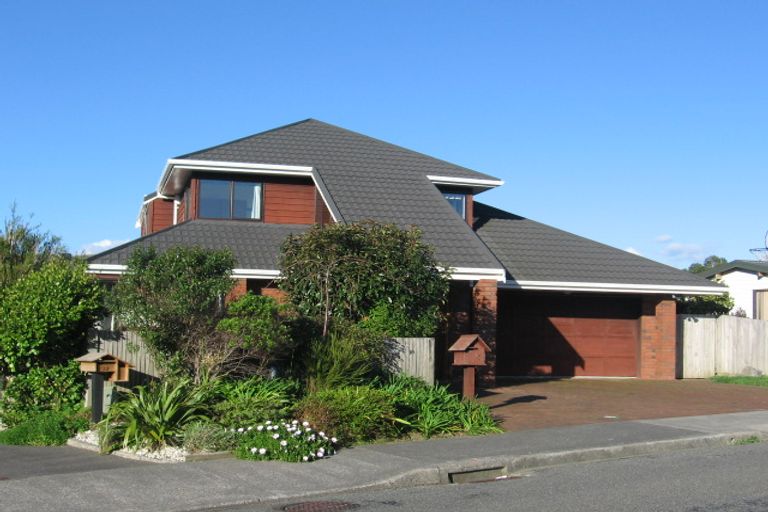 Photo of property in 15 Ronald Woolf Place, Churton Park, Wellington, 6037