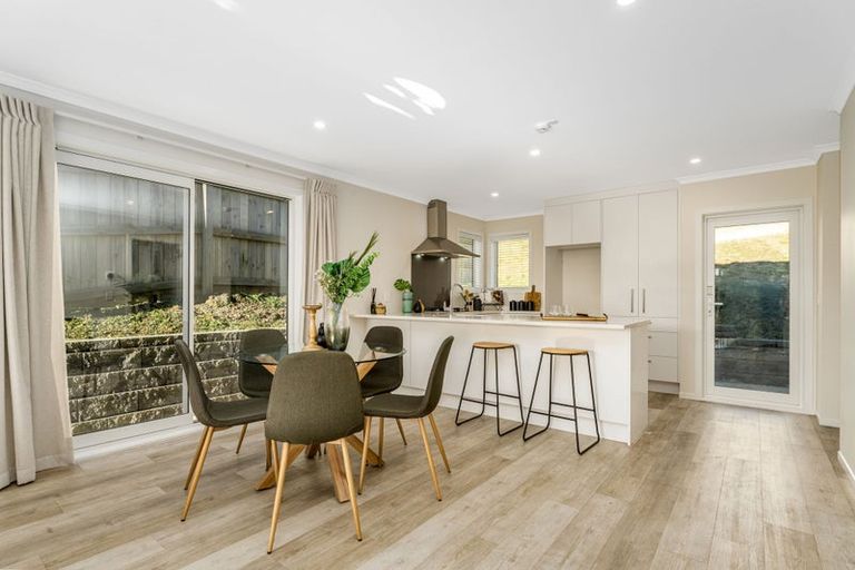 Photo of property in 115a Queen Charlotte Drive, Aotea, Porirua, 5024