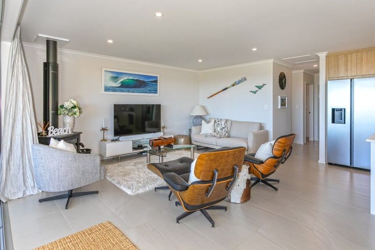 Photo of property in 18 Ross Place, Whiritoa, Whangamata, 3691