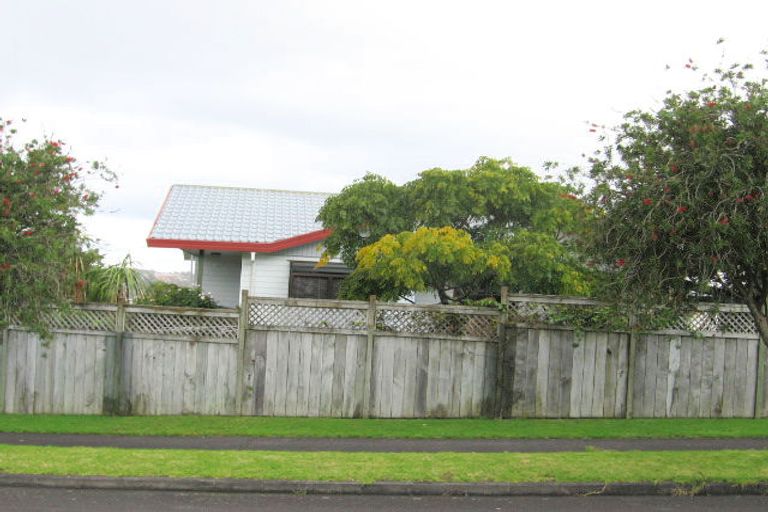Photo of property in 25 Sandgate Avenue, Botany Downs, Auckland, 2010