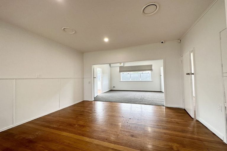 Photo of property in 18 Cambridge Terrace, Papatoetoe, Auckland, 2025