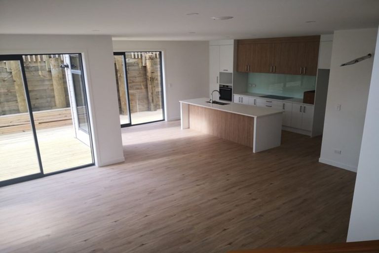 Photo of property in 22c Dallinghoe Crescent, Milford, Auckland, 0620