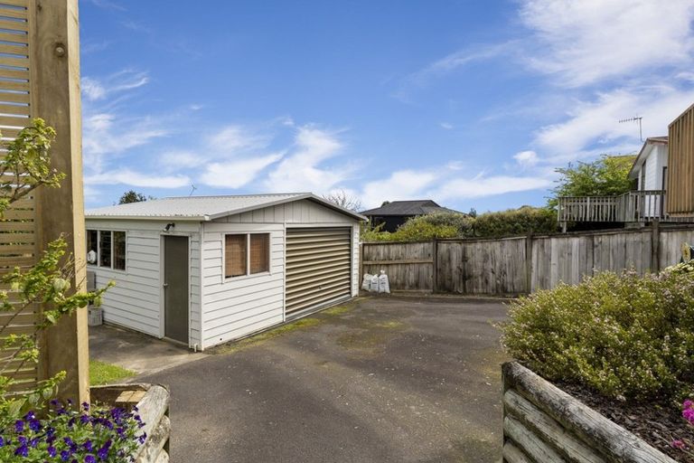 Photo of property in 10 Amokura Street, Waikanae, 5036