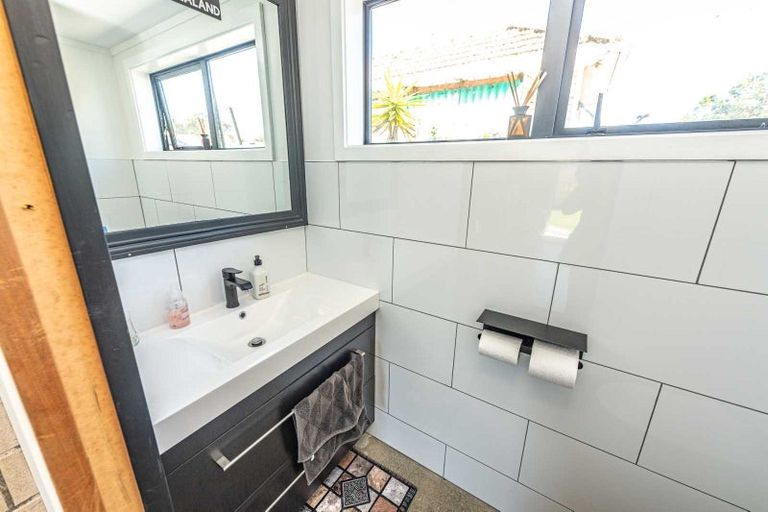 Photo of property in 15 Jackson Street, College Estate, Whanganui, 4500